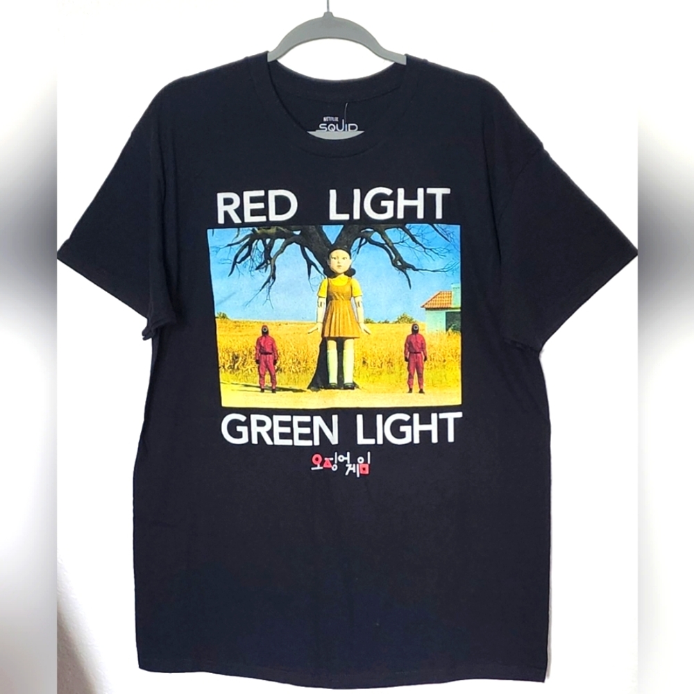 Netflix Squid Game, Doll & Guards,  Red Light Green Light Men's T-Shirt. Size L